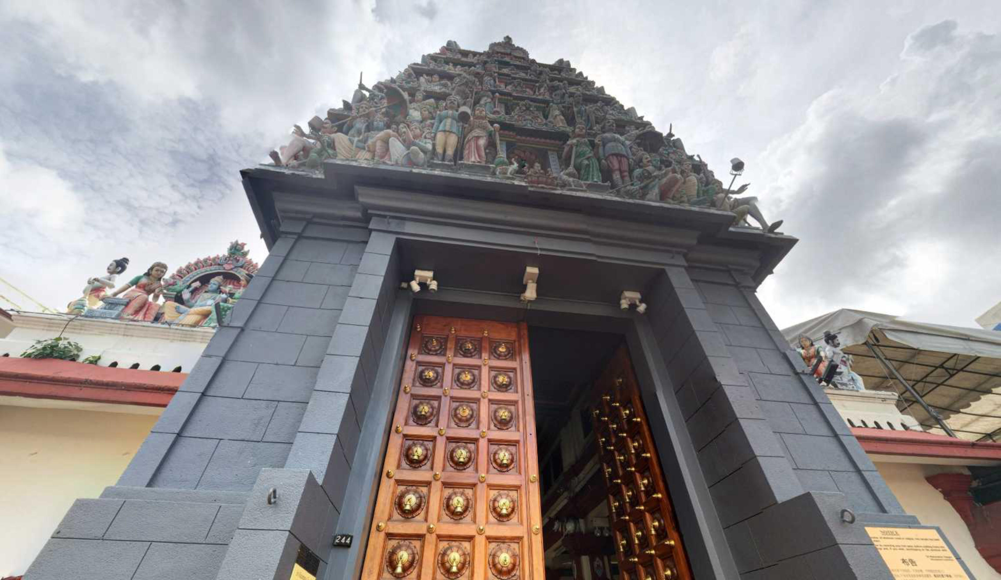 Sri Mariamman Temple, Chinatown, Singapore virtual tour preview