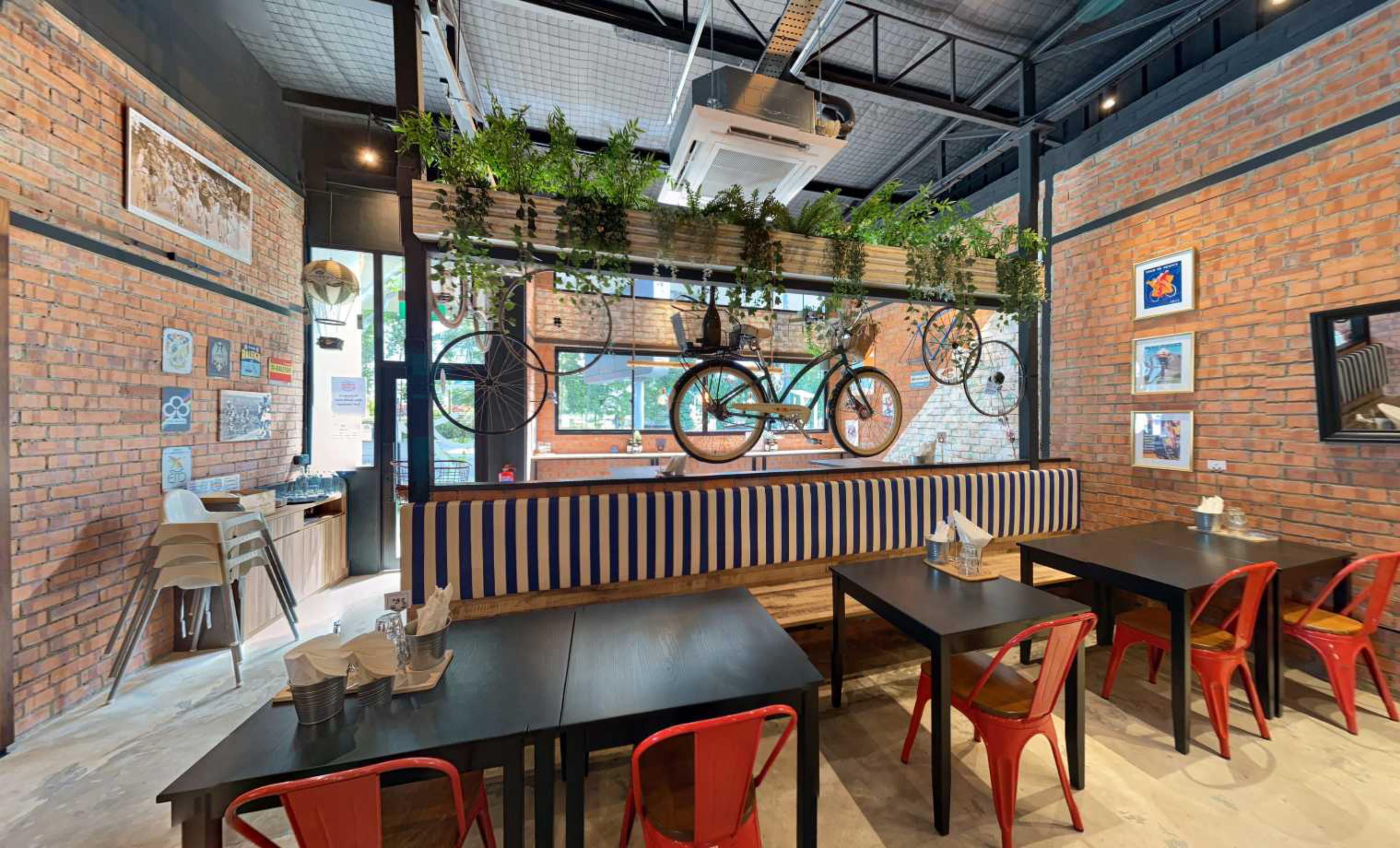 Blue Balls Bike Cafe, Singapore virtual tour preview