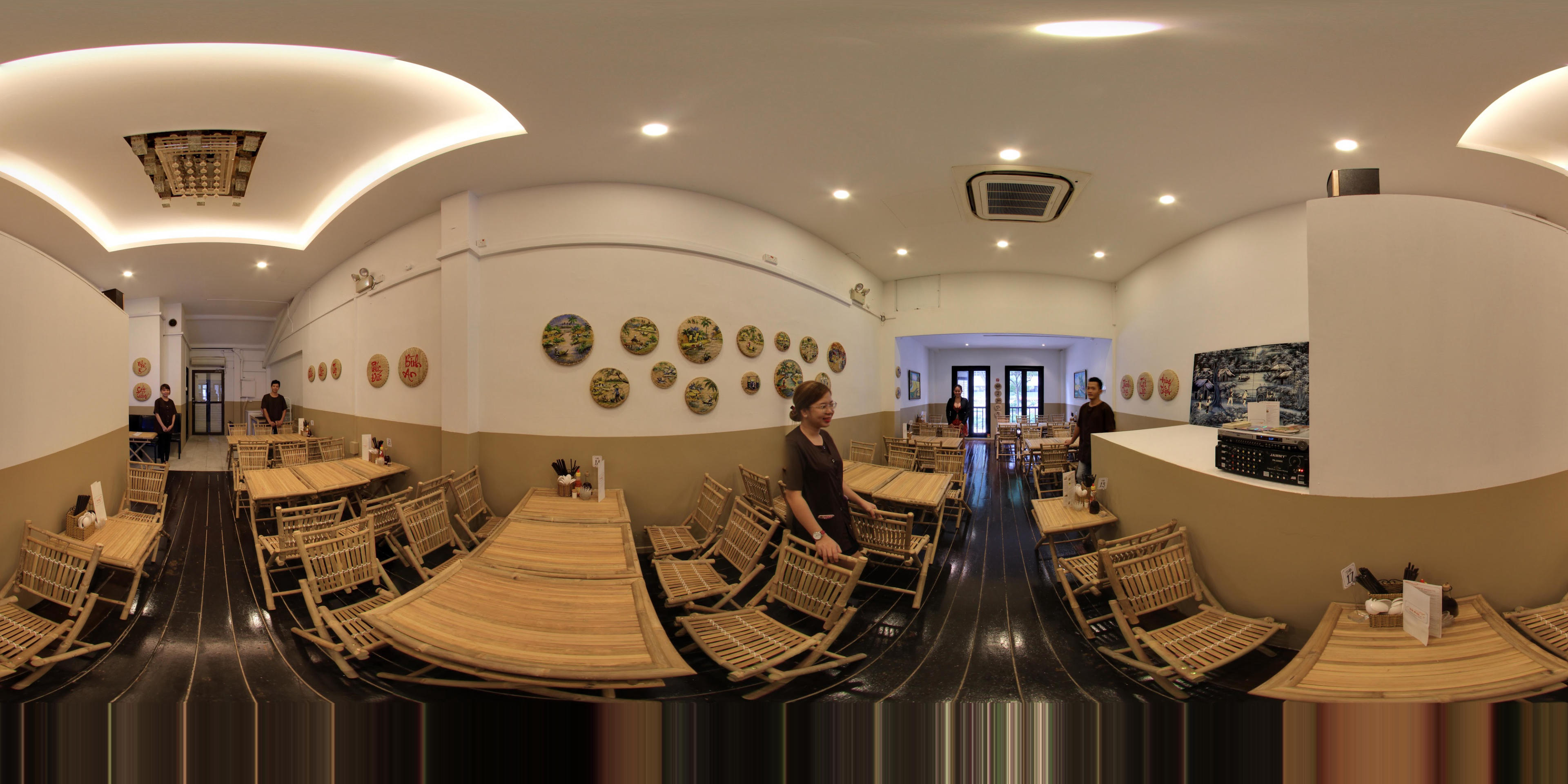 Co Hai Banh Mi & Phở Vietnamese Restaurant virtual tour preview